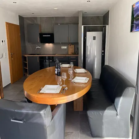 Haus Schoenblick Апартаменты *